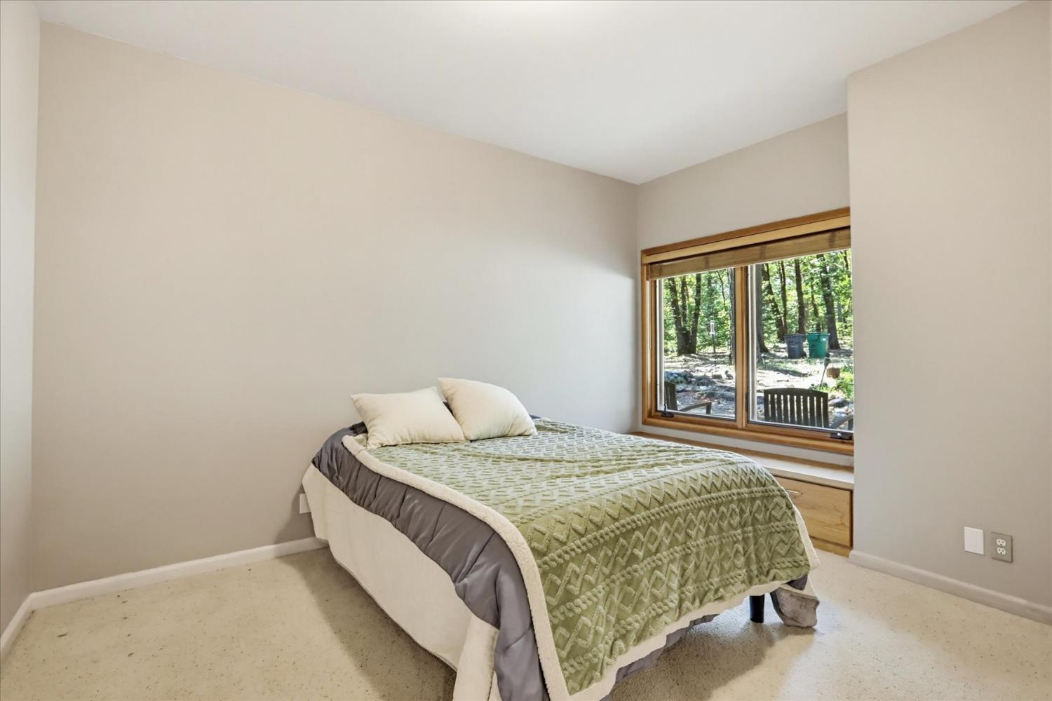 14517 North Bloomfield Road Nevada City, CA 95959 - Photo 38 of 78 a bedroom with a bed and a window