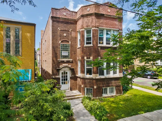 $750,000 | 4946 North Mozart Street, Chicago, IL 60625