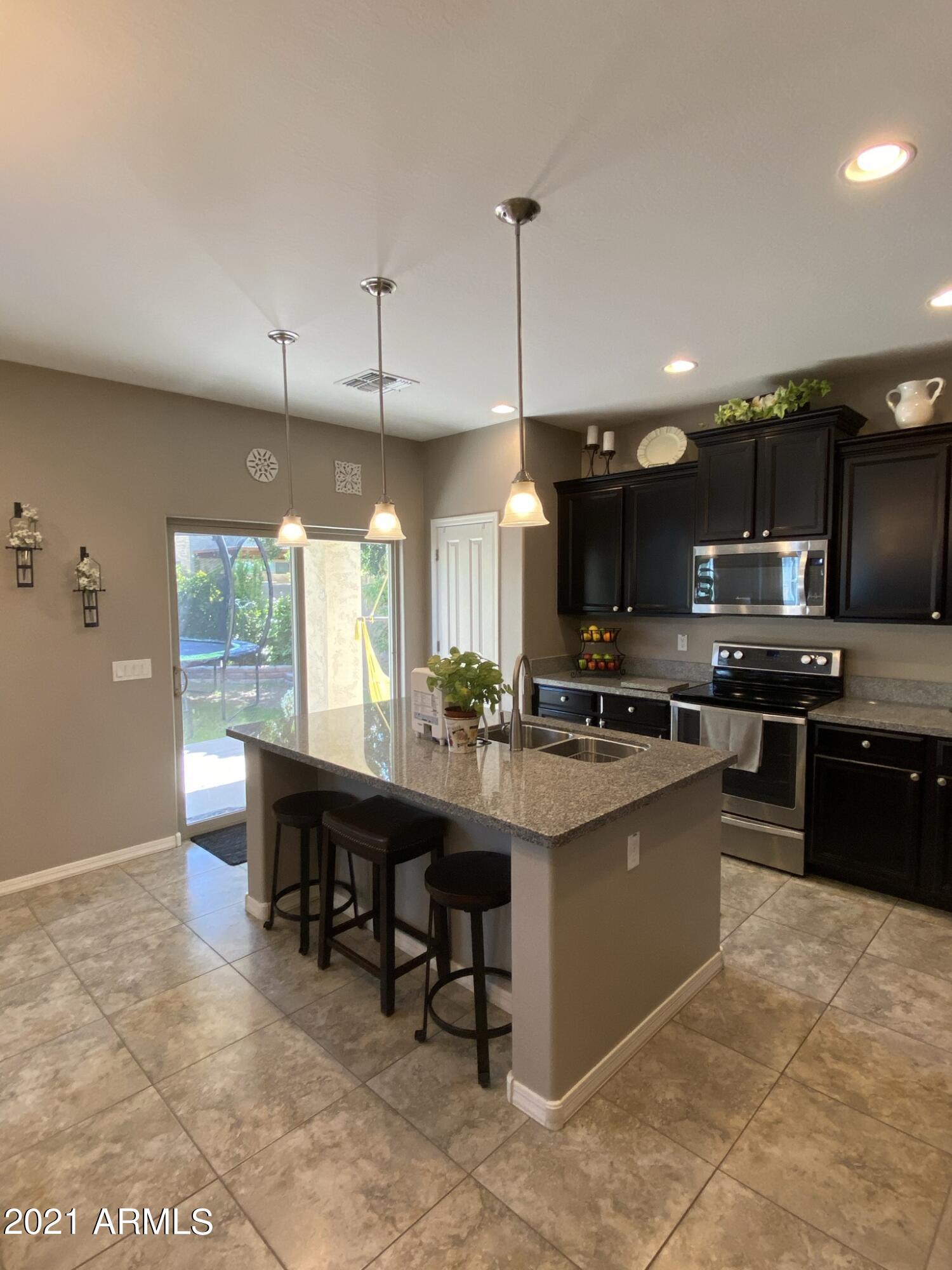 2957 East Megan Street Gilbert, AZ 85295 - Photo 4 of 28 Beautiful Kitchen