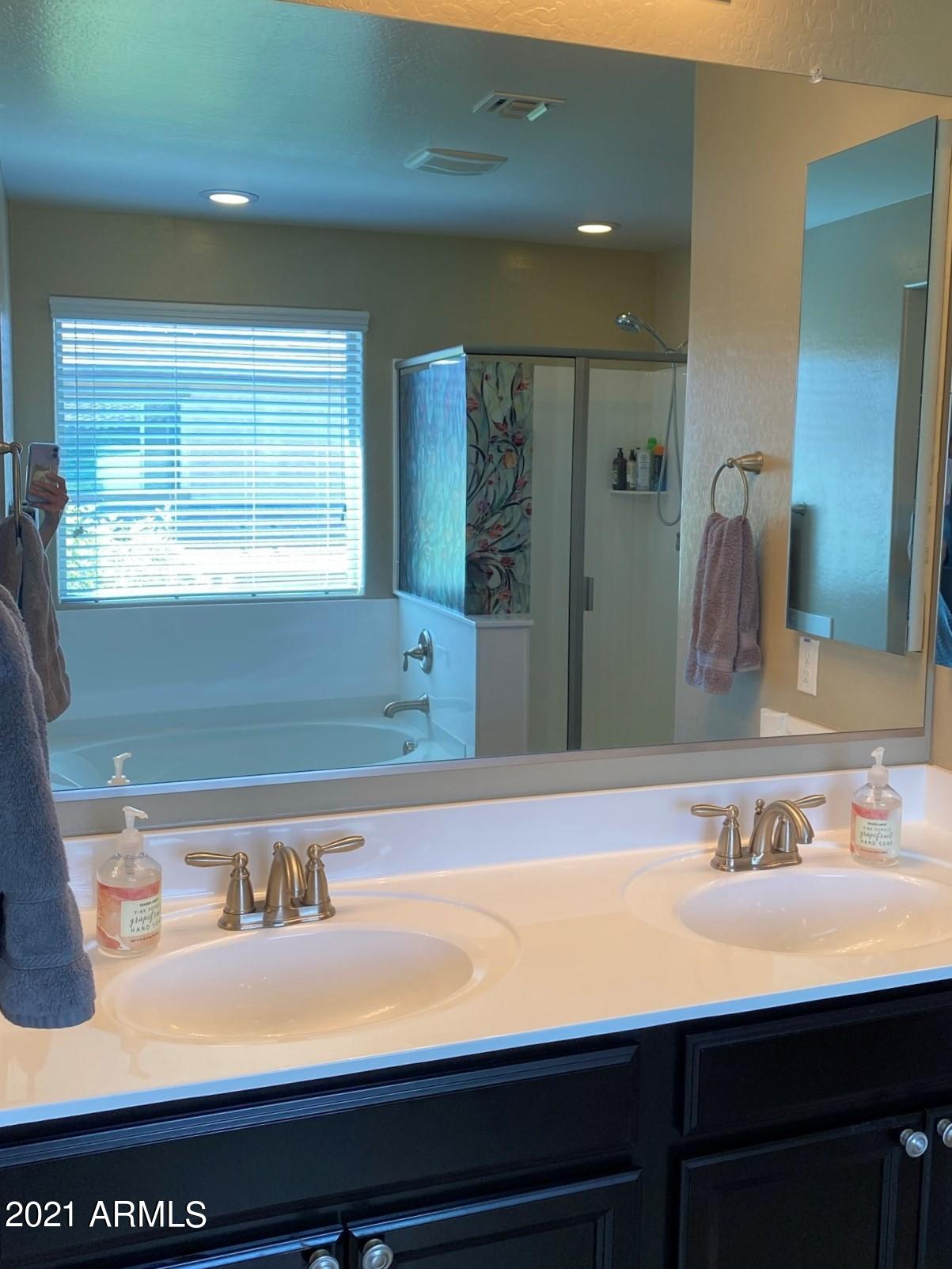 2957 East Megan Street Gilbert, AZ 85295 - Photo 10 of 28 Dual Vanity Master Bath