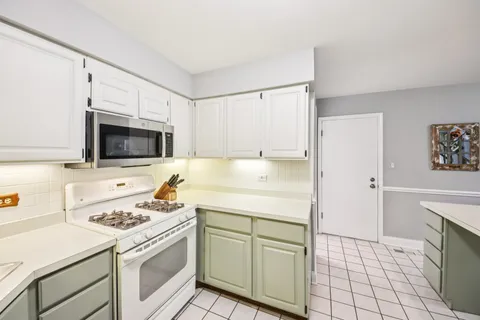$305,000 | 149 South Stonington Drive, Unit 341, Palatine, IL 60074