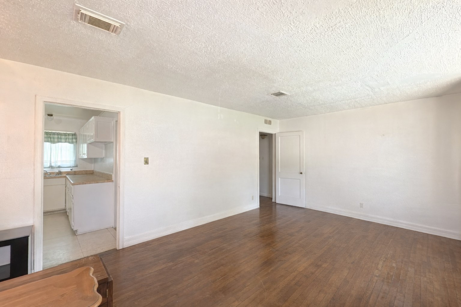 5879 Belneath Street Houston, TX 77033 - Photo 2 of 10