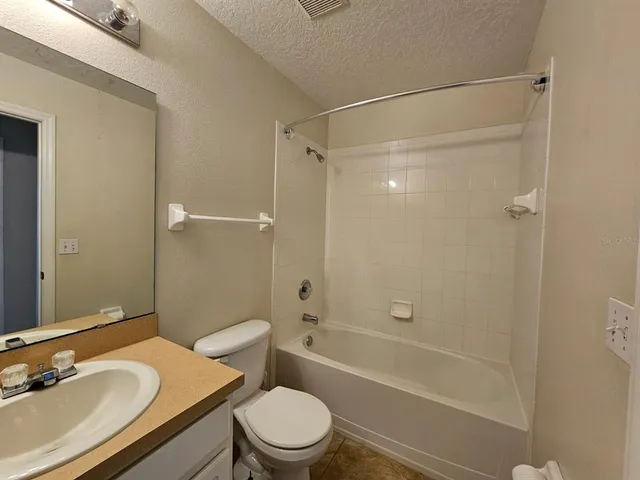 $2,200 | 608 Cresting Oak Circle, Unit 28, Orlando, FL 32824