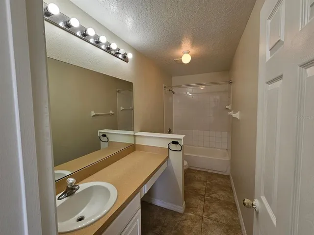 $2,200 | 608 Cresting Oak Circle, Unit 28, Orlando, FL 32824