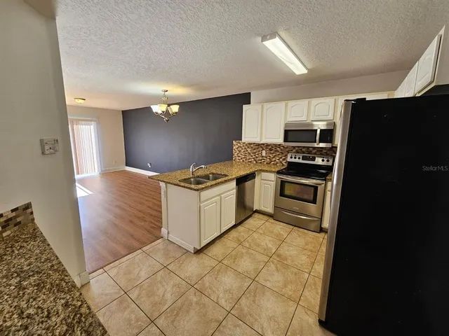 $2,200 | 608 Cresting Oak Circle, Unit 28, Orlando, FL 32824