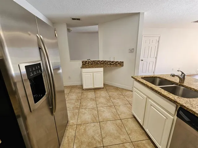 $2,200 | 608 Cresting Oak Circle, Unit 28, Orlando, FL 32824