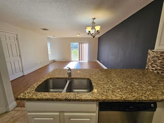 $2,200 | 608 Cresting Oak Circle, Unit 28, Orlando, FL 32824