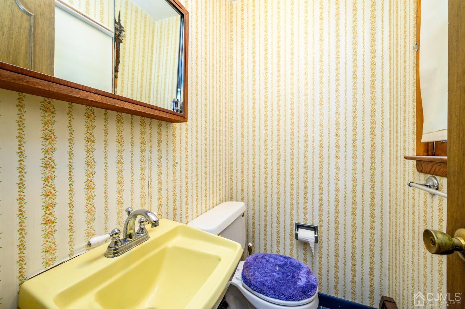 7 Lozaw Road Franklin, NJ 07416 - Photo 23 of 27 a bathroom with a tub and sink