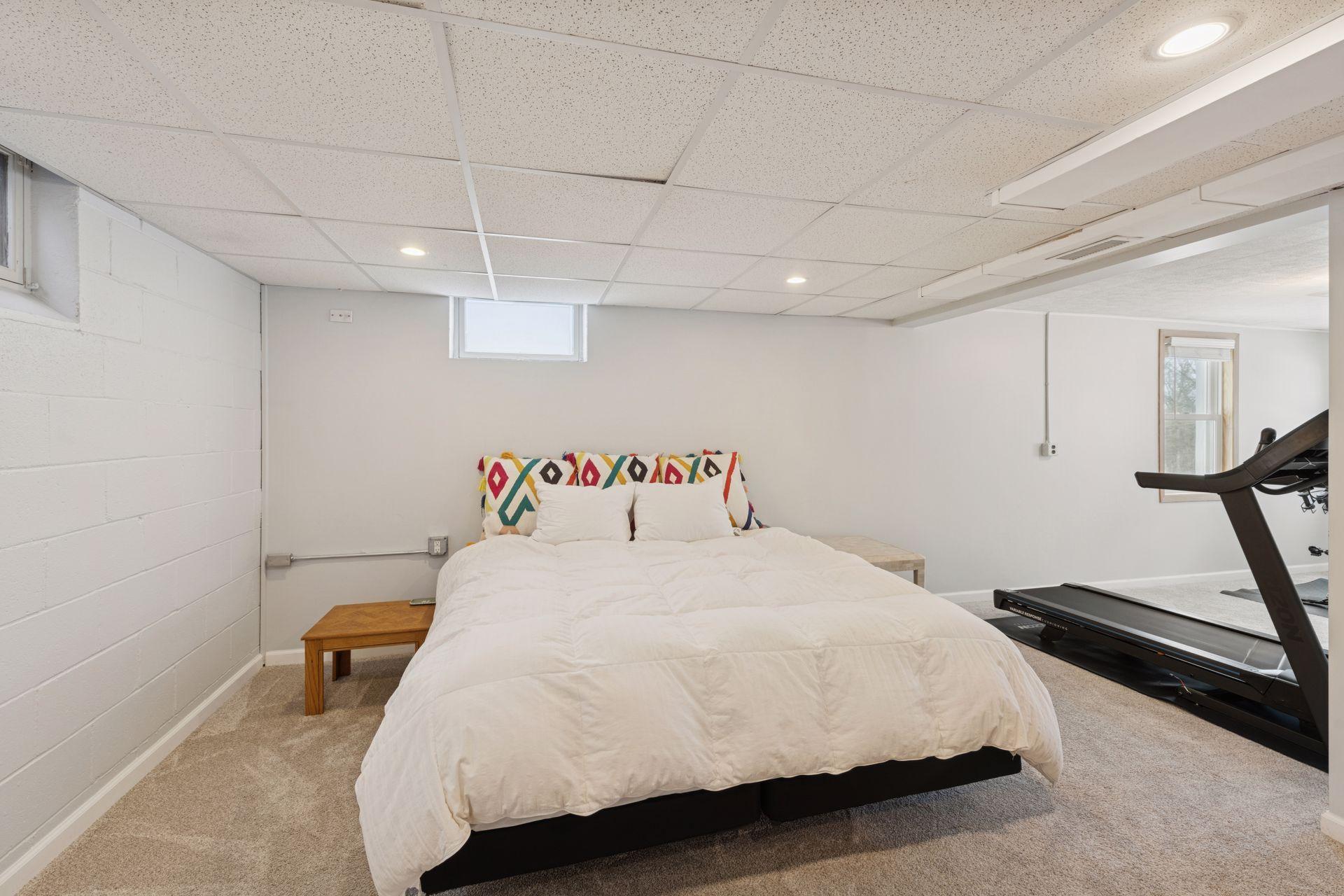 2400 Cedarwood Ridge Minnetonka, MN 55305 - Photo 27 of 36