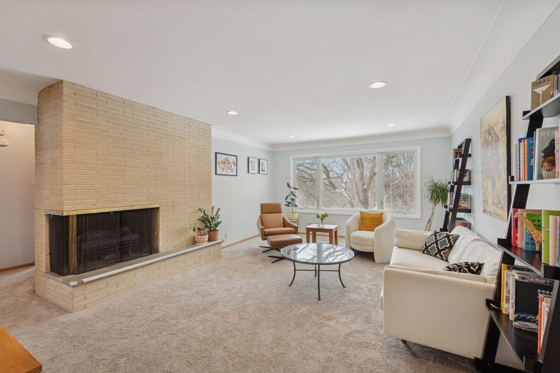 2400 Cedarwood Ridge Minnetonka, MN 55305 - Photo 4 of 36