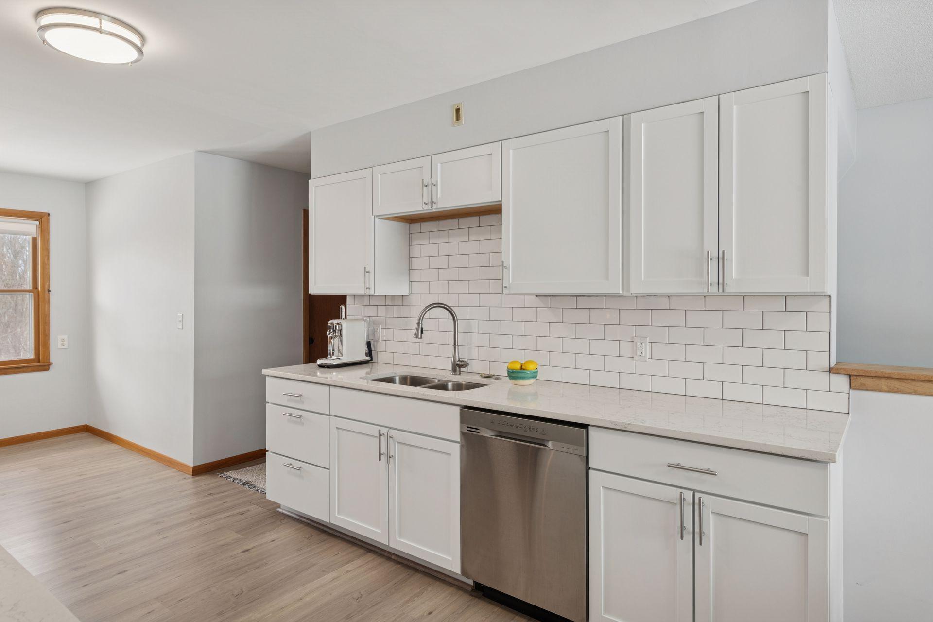 2400 Cedarwood Ridge Minnetonka, MN 55305 - Photo 8 of 36