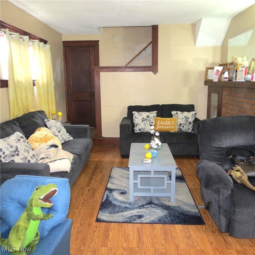 View of laminatefloored living room
