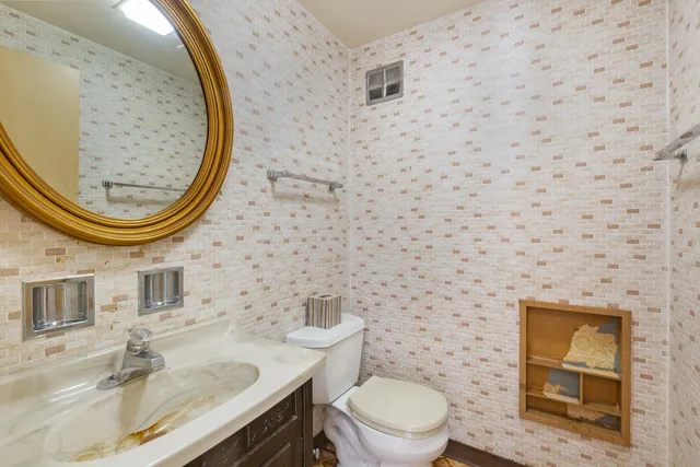 $450,000 | 7745 Beckwith Road, Morton Grove, IL 60053