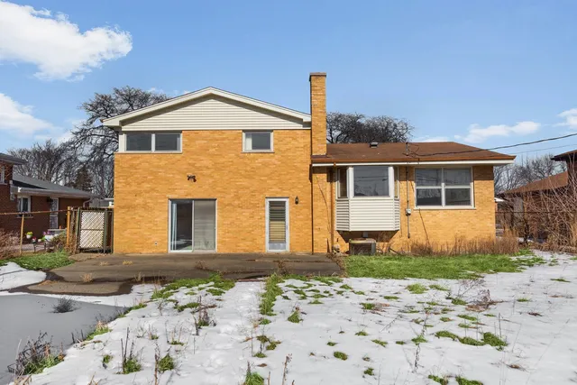 $450,000 | 7745 Beckwith Road, Morton Grove, IL 60053