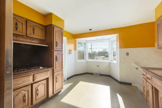 $450,000 | 7745 Beckwith Road, Morton Grove, IL 60053