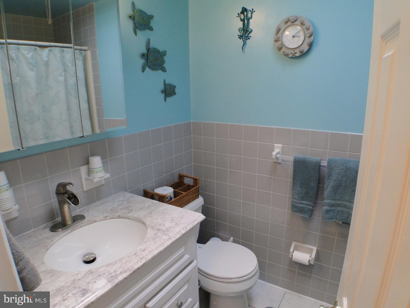 12615 Dunks Ferry Road Philadelphia, PA 19154 - Photo 22 of 24 Bathroom