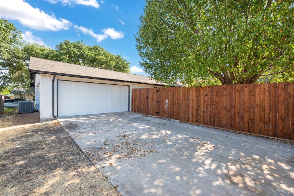 2038 Ash Hill Road Carrollton, TX 75007 - Photo 5 of 28 a view of backyard and tree