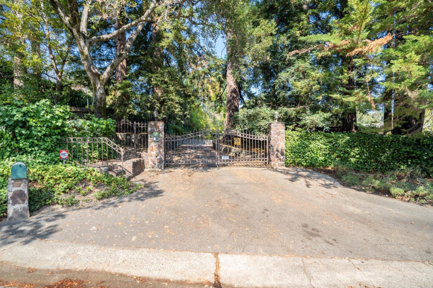 760 Chiltern Road Hillsborough, CA 94010 - Photo 53 of 56 a view of outdoor space and yard