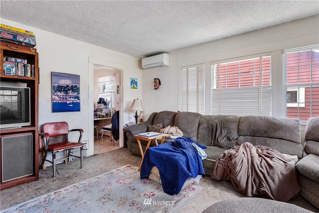 515 North 80th Street Seattle, WA 98103 - Photo 3 of 12 Gallery Image 3