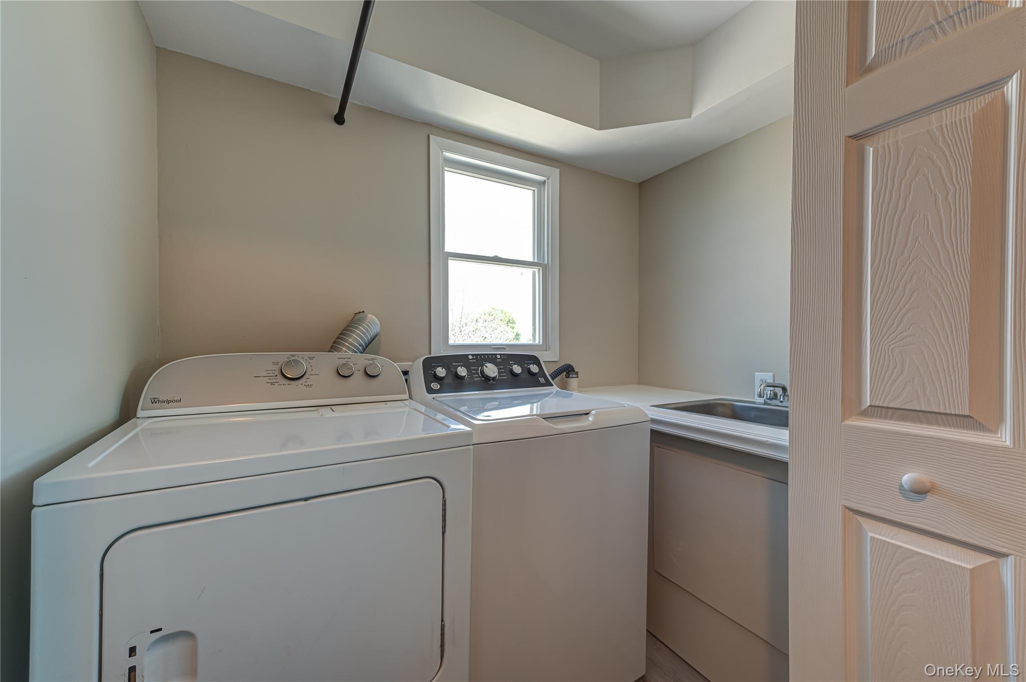 43 Spruce Place Lindenhurst, NY 11757 - Photo 17 of 26