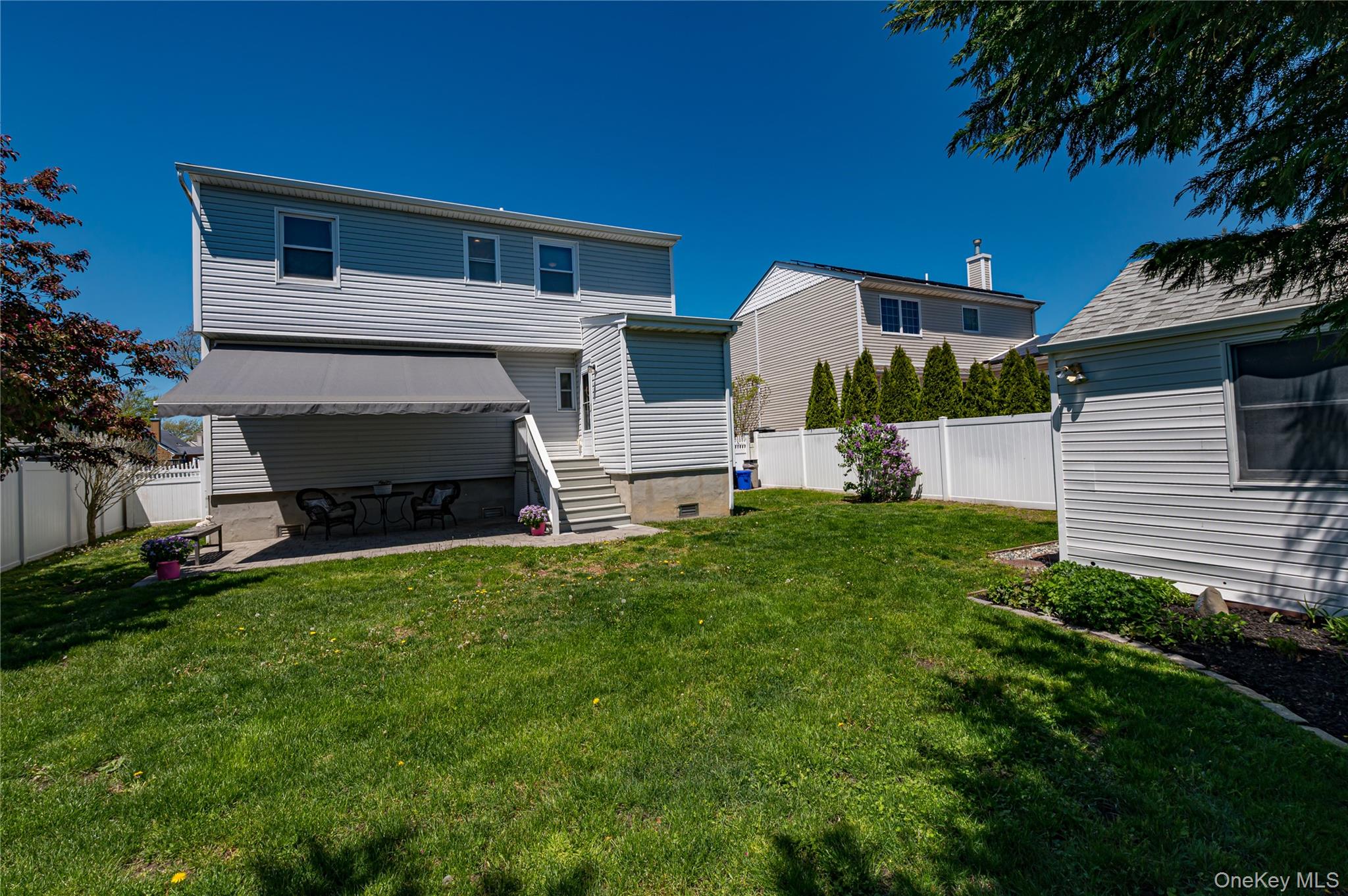 43 Spruce Place Lindenhurst, NY 11757 - Photo 21 of 26