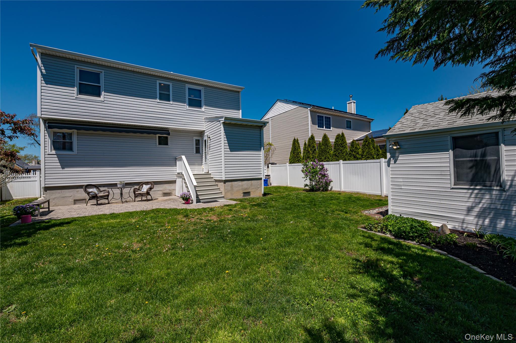 43 Spruce Place Lindenhurst, NY 11757 - Photo 22 of 26