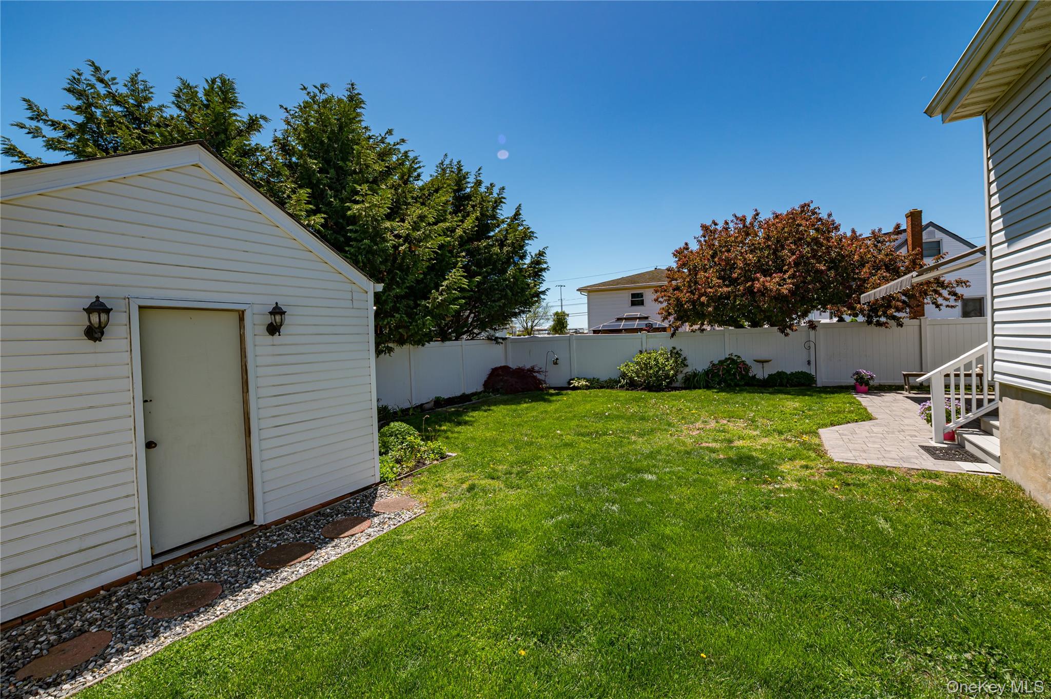 43 Spruce Place Lindenhurst, NY 11757 - Photo 25 of 26