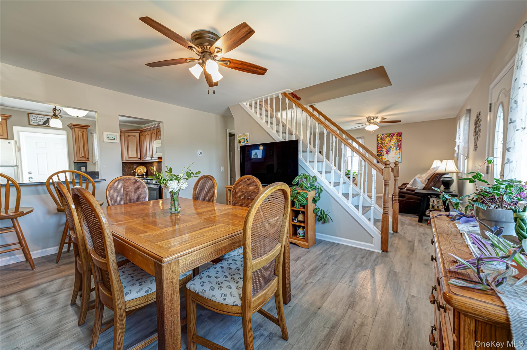 43 Spruce Place Lindenhurst, NY 11757 - Photo 4 of 26