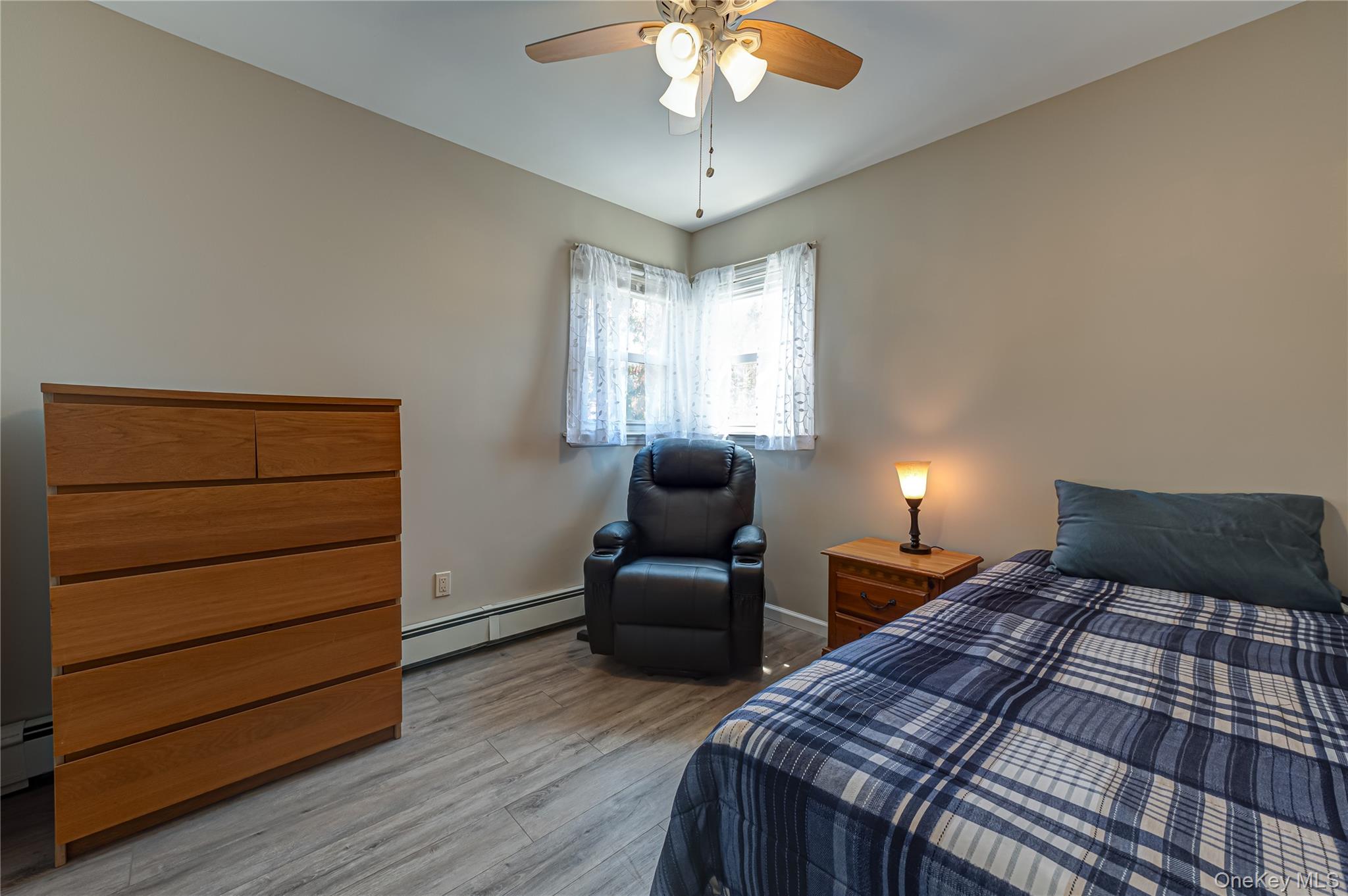 43 Spruce Place Lindenhurst, NY 11757 - Photo 10 of 26