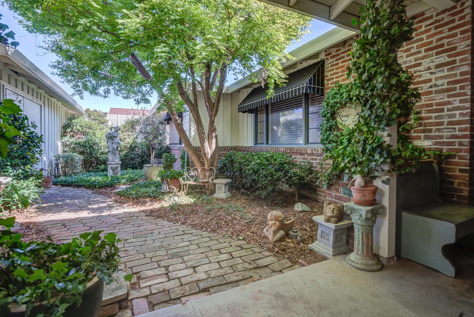 826 Rio Street Red Bluff, CA 96080 - Photo 6 of 71 Gallery Image 6