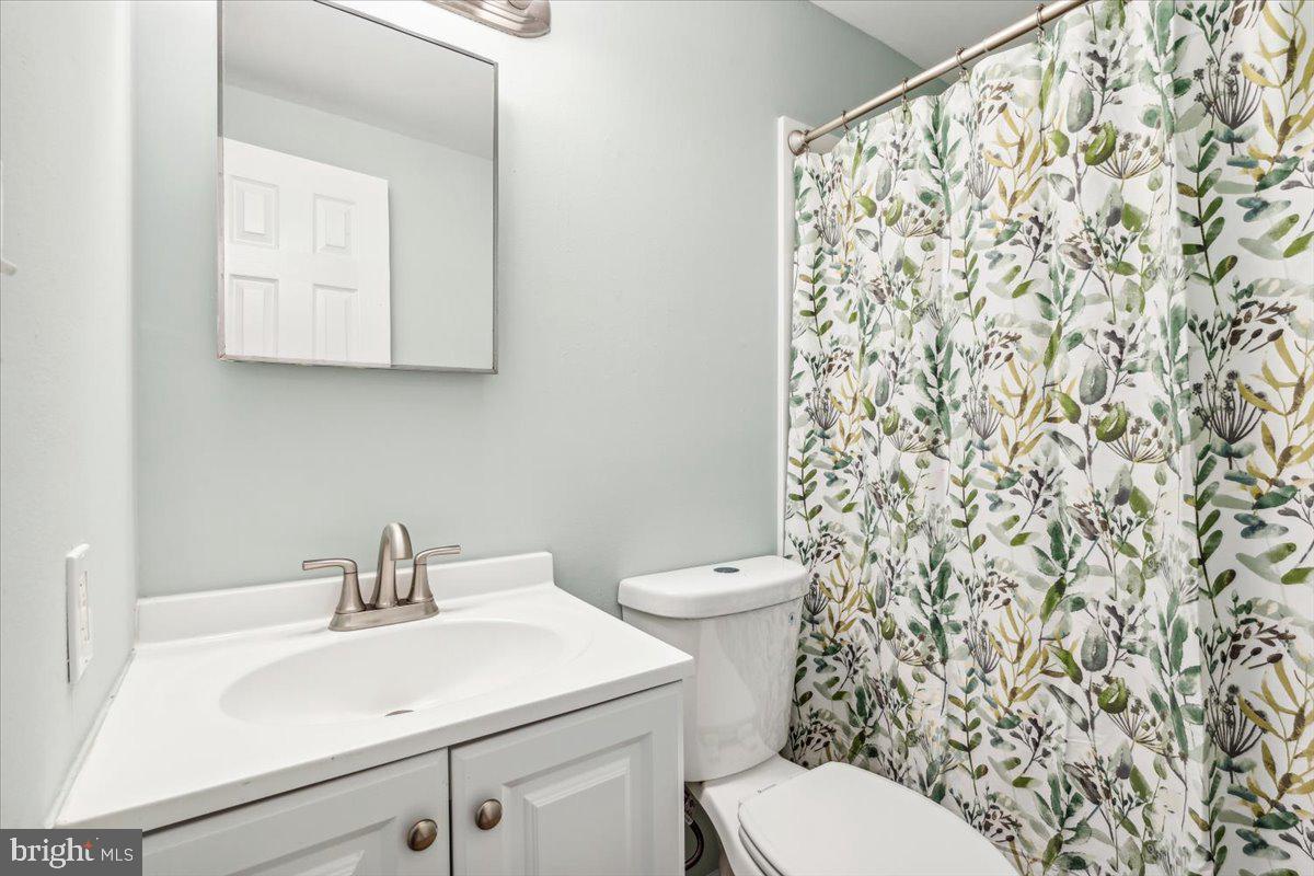 1149 Providence Court Frederick, MD 21703 - Photo 14 of 21 Upstairs Hall Bathroom