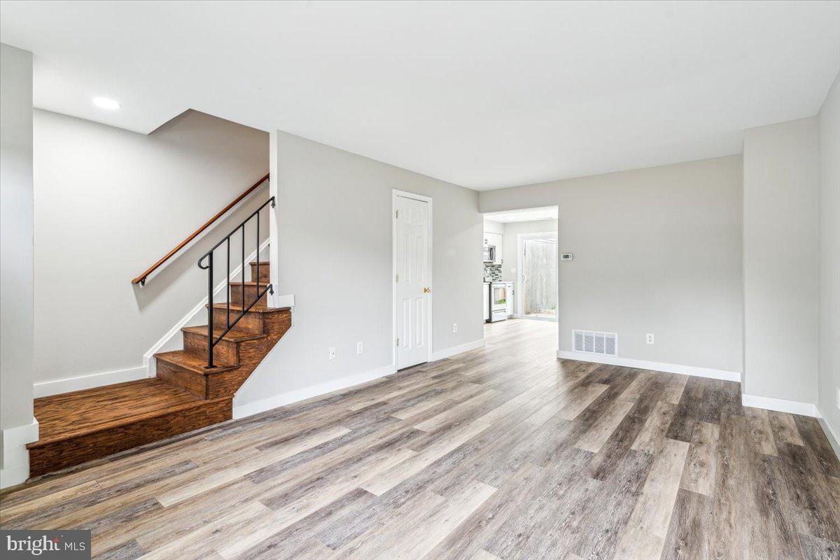1149 Providence Court Frederick, MD 21703 - Photo 5 of 21 Living Room
