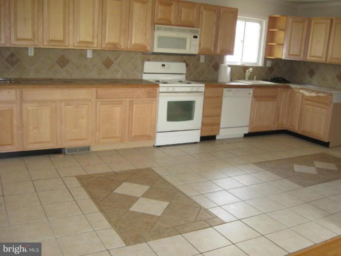 160 Barbara Road Severna Park, MD 21146 - Photo 3 of 15 Kitchen