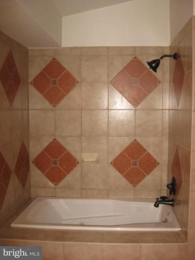 160 Barbara Road Severna Park, MD 21146 - Photo 8 of 15 Bath #1
