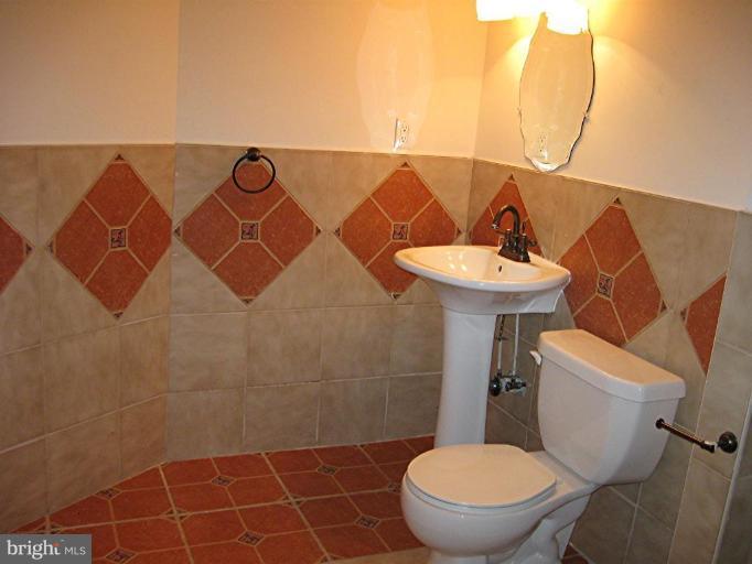 160 Barbara Road Severna Park, MD 21146 - Photo 9 of 15 Bath #2
