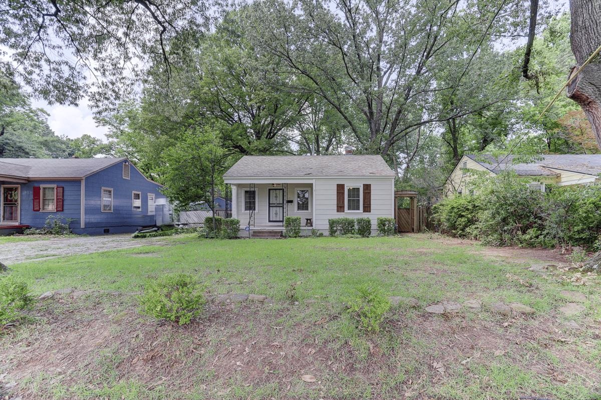 41 South Fenwick Road Memphis, TN 38111 - Photo 18 of 19 a front view of a house with garden