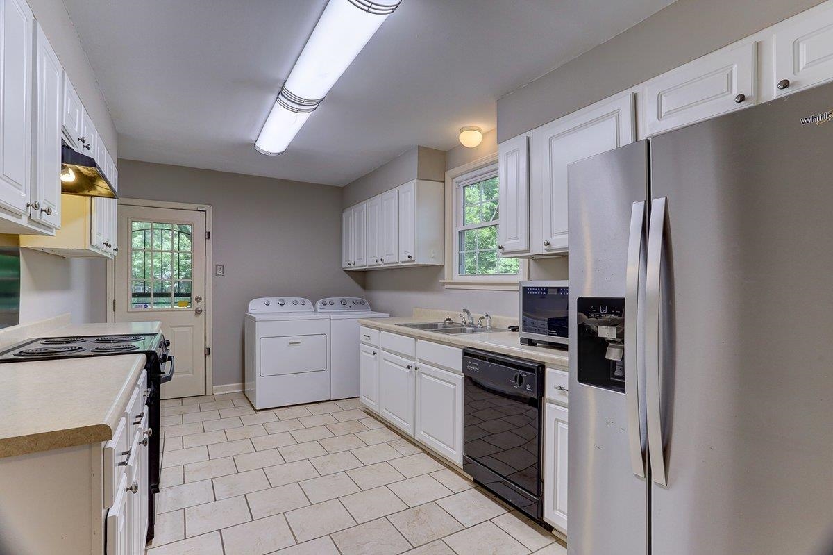 41 South Fenwick Road Memphis, TN 38111 - Photo 2 of 19 a kitchen with a sink stove and refrigerator