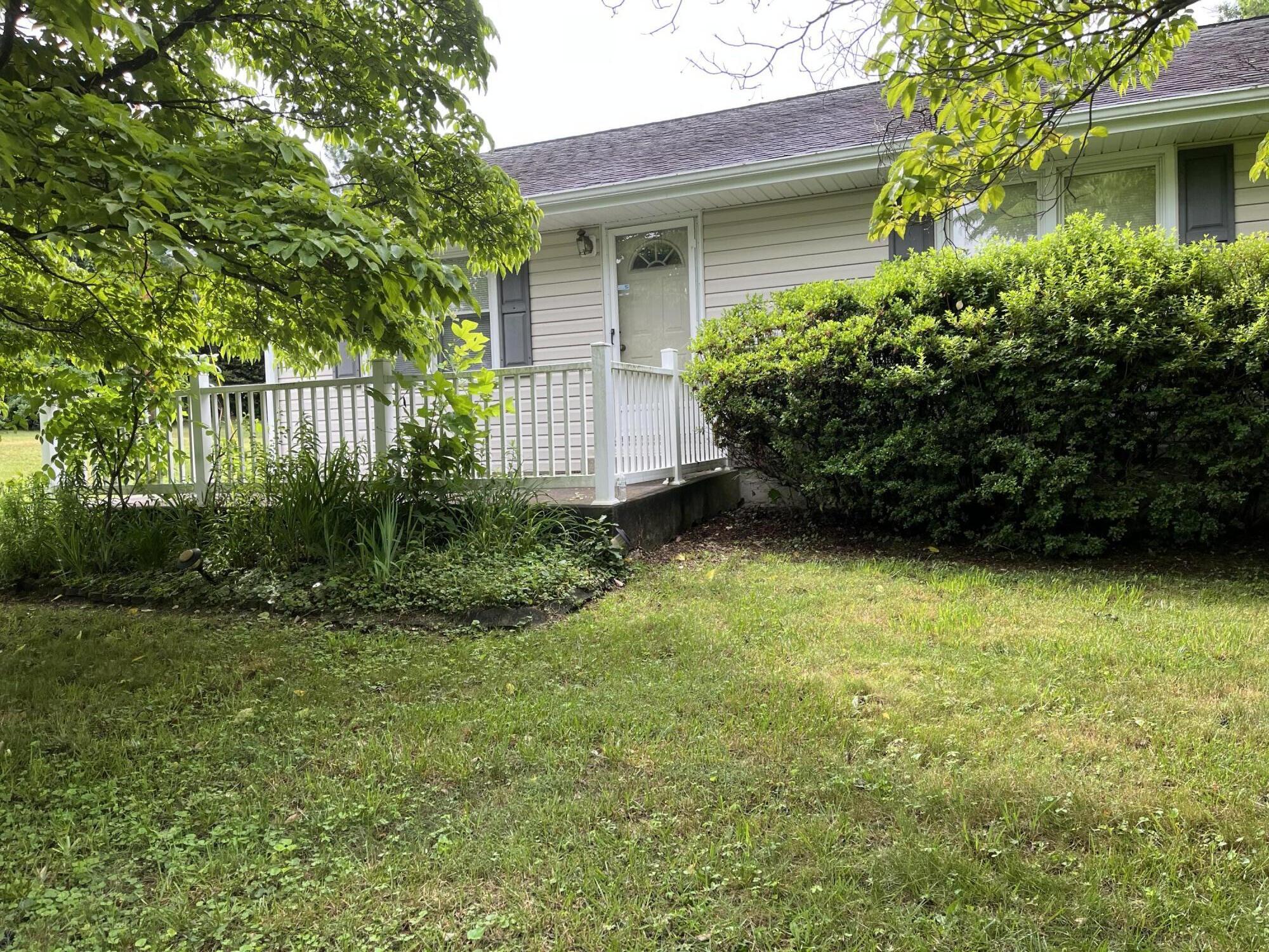 2135 Feather Road Vinton, VA 24179 - Photo 1 of 8 IMG_0060