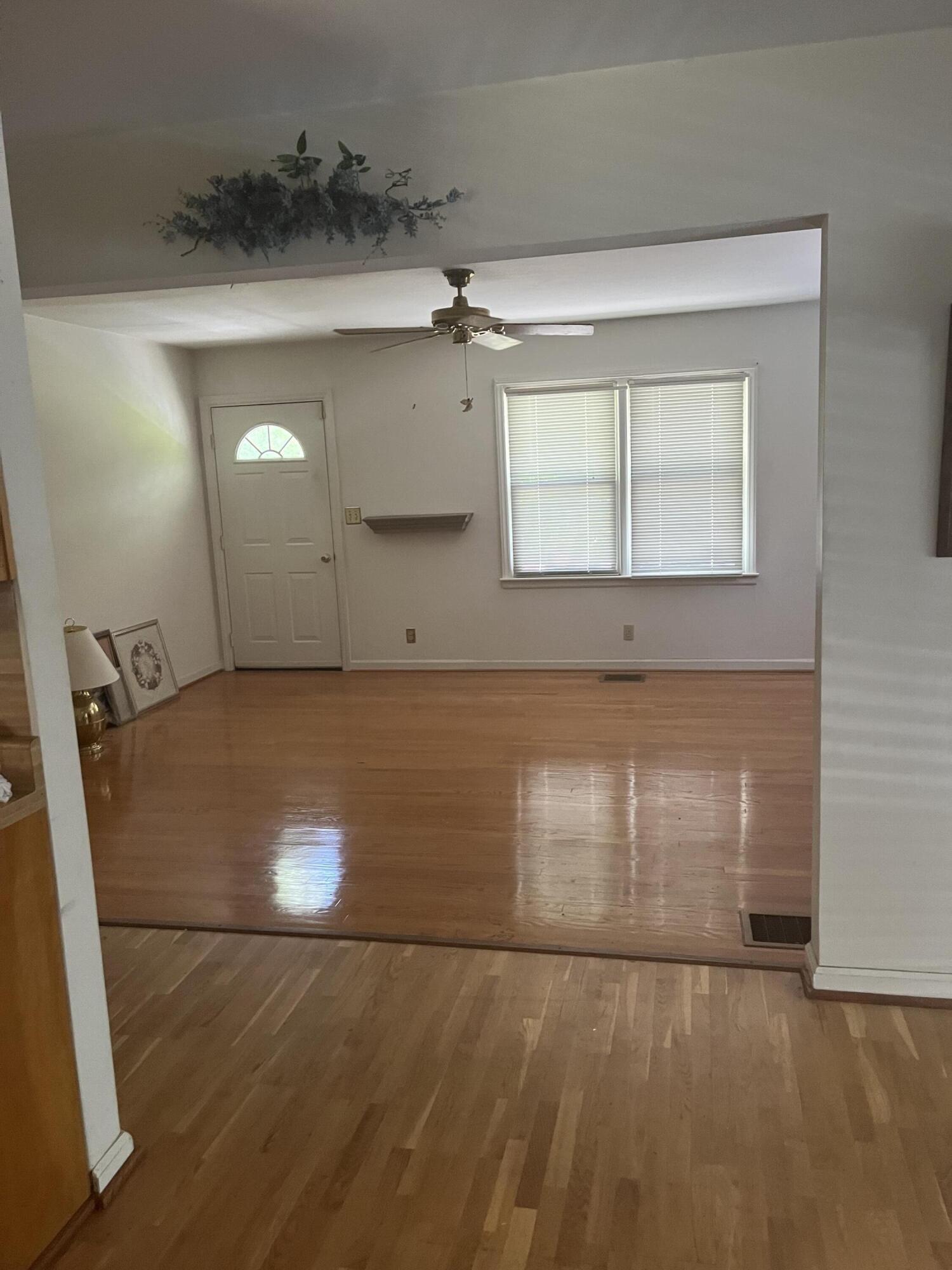 2135 Feather Road Vinton, VA 24179 - Photo 6 of 8 IMG_0034