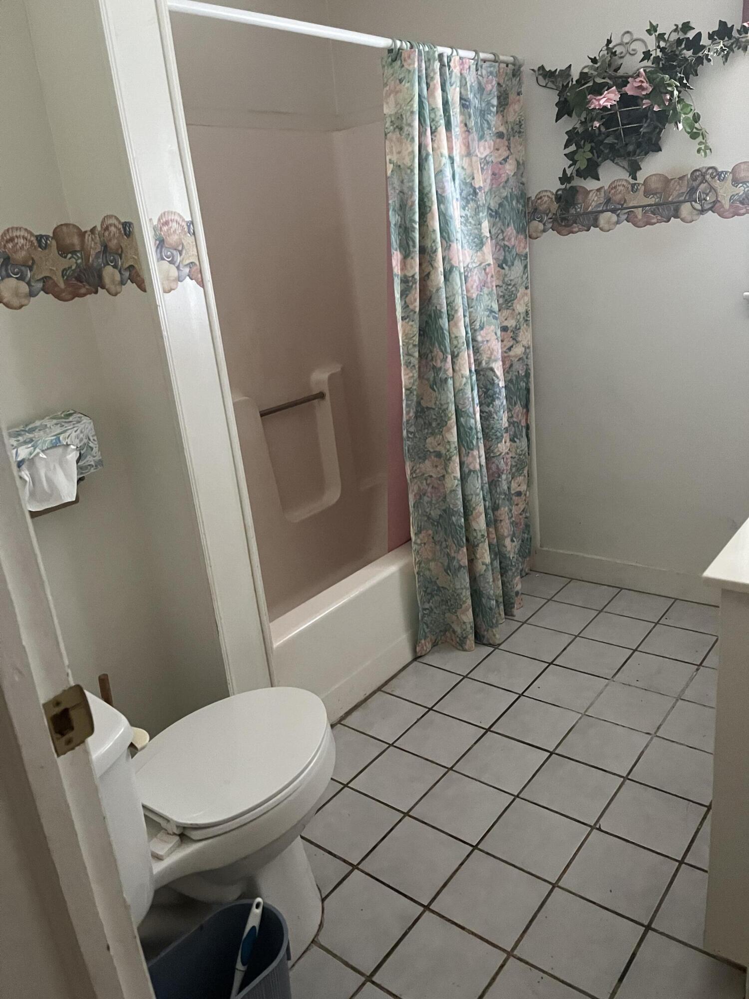 2135 Feather Road Vinton, VA 24179 - Photo 8 of 8 IMG_0045