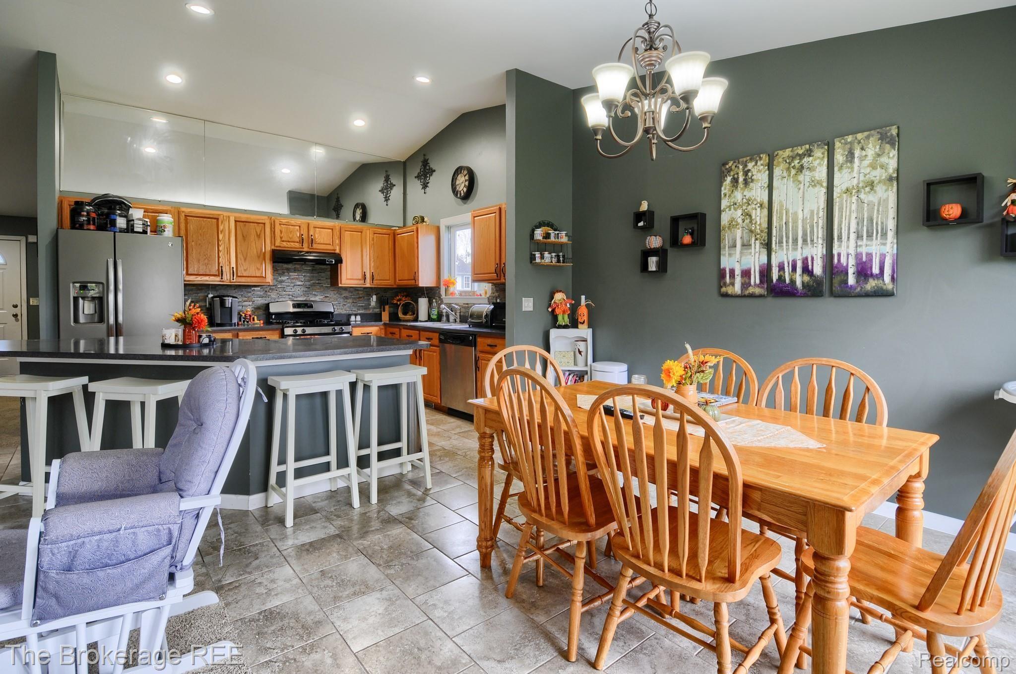248 Rustic Trail Linden, MI 48451 - Photo 8 of 40 DSC_8000-HDR(5).jpg