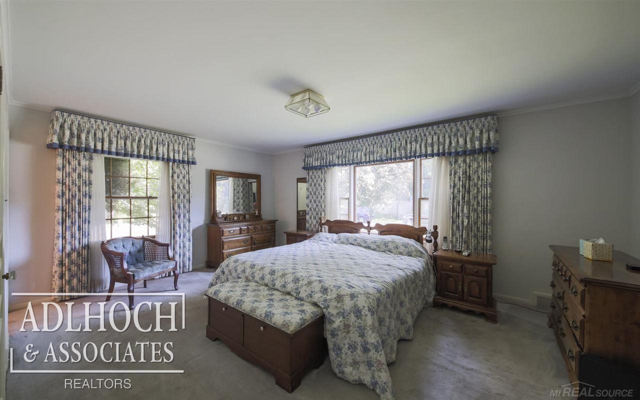 109 Handy Road Grosse Pointe, MI 48236 - Photo 12 of 19 31288628-11.JPG
