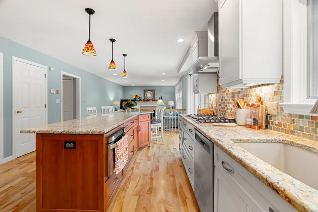 $899,000 | 77 Stowell Road, Bedford, NH 03110