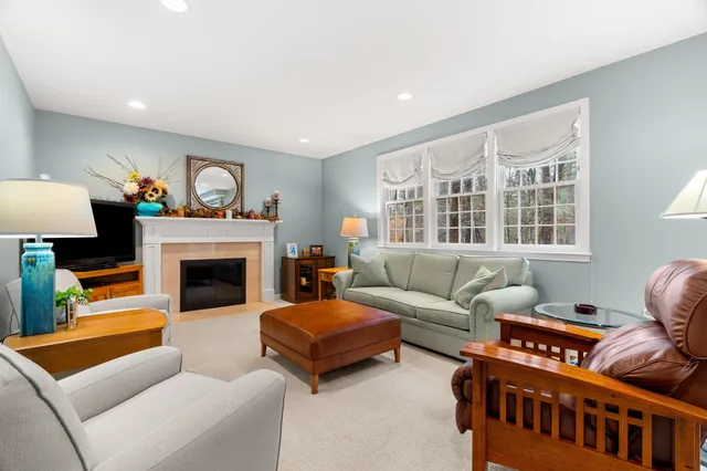 $899,000 | 77 Stowell Road, Bedford, NH 03110