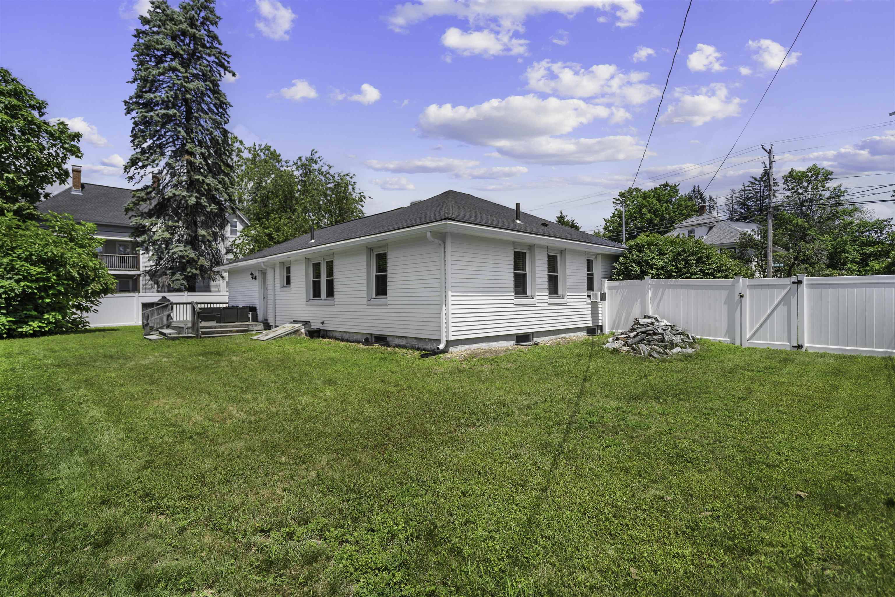 222 Calef Road Manchester, NH 03103 - Photo 2 of 23