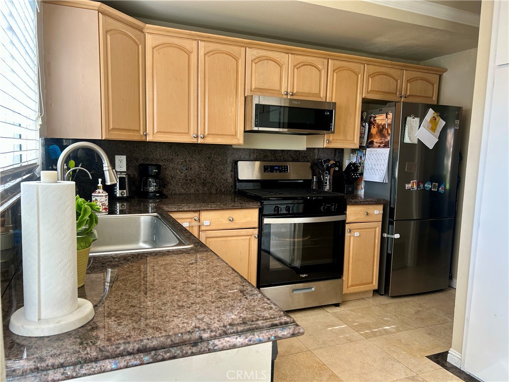 5033 Brooklawn Place Riverside, CA 92504 - Photo 4 of 18