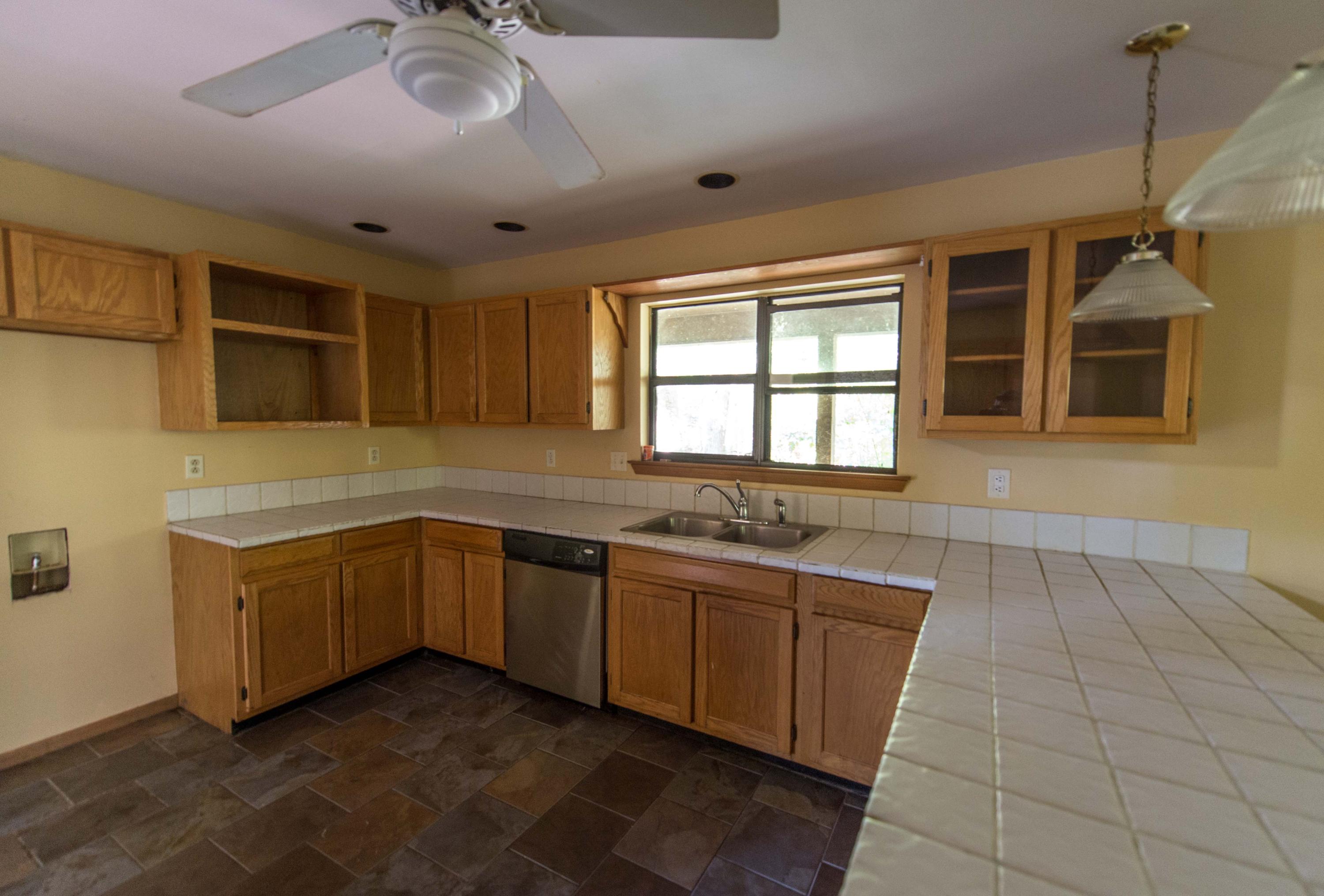 2244 Little Bend Road Signal Mountain, TN 37377 - Photo 14 of 40 Open eat-in kitchen