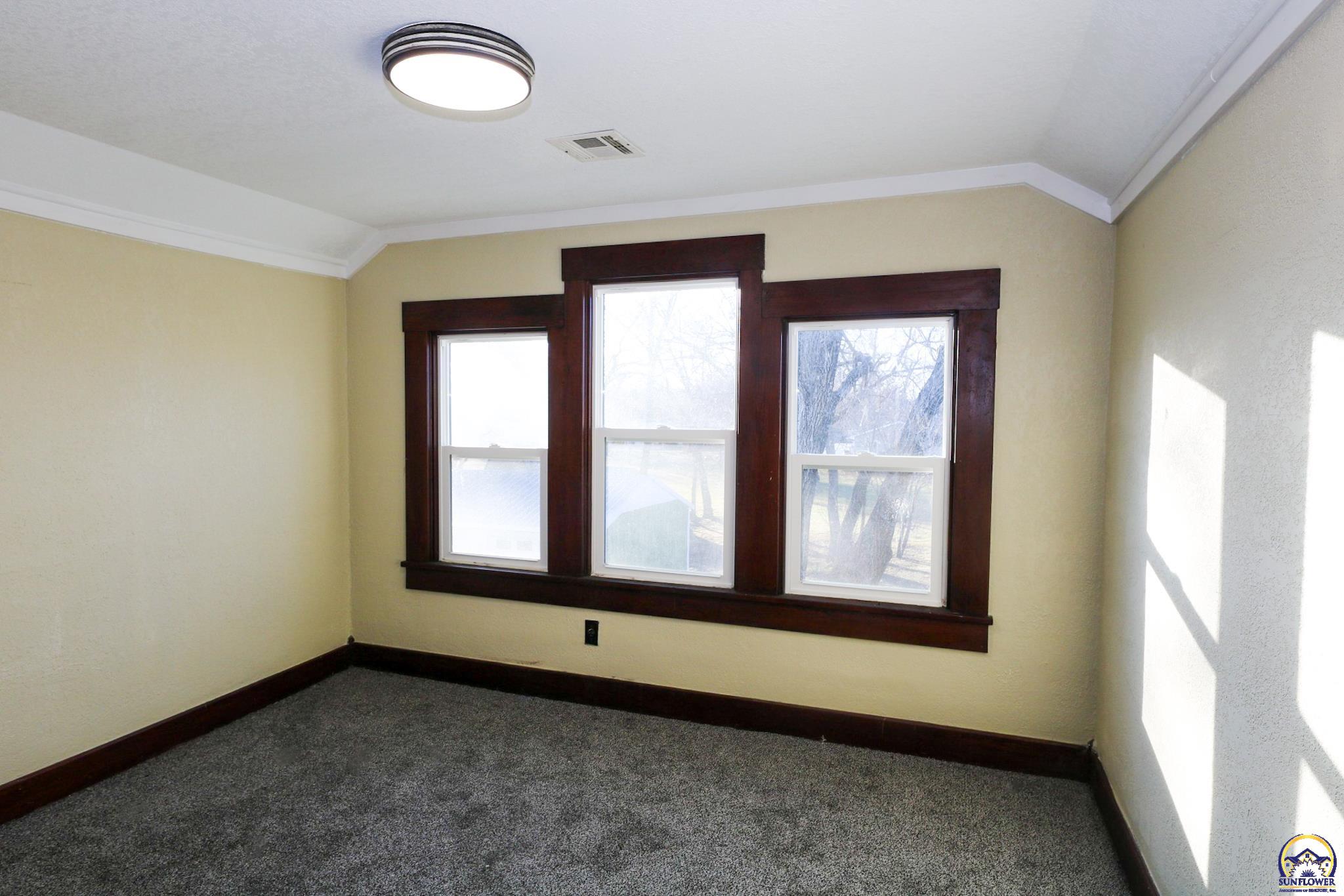 902 South 7th Street Burlington, KS 66839 - Photo 20 of 55