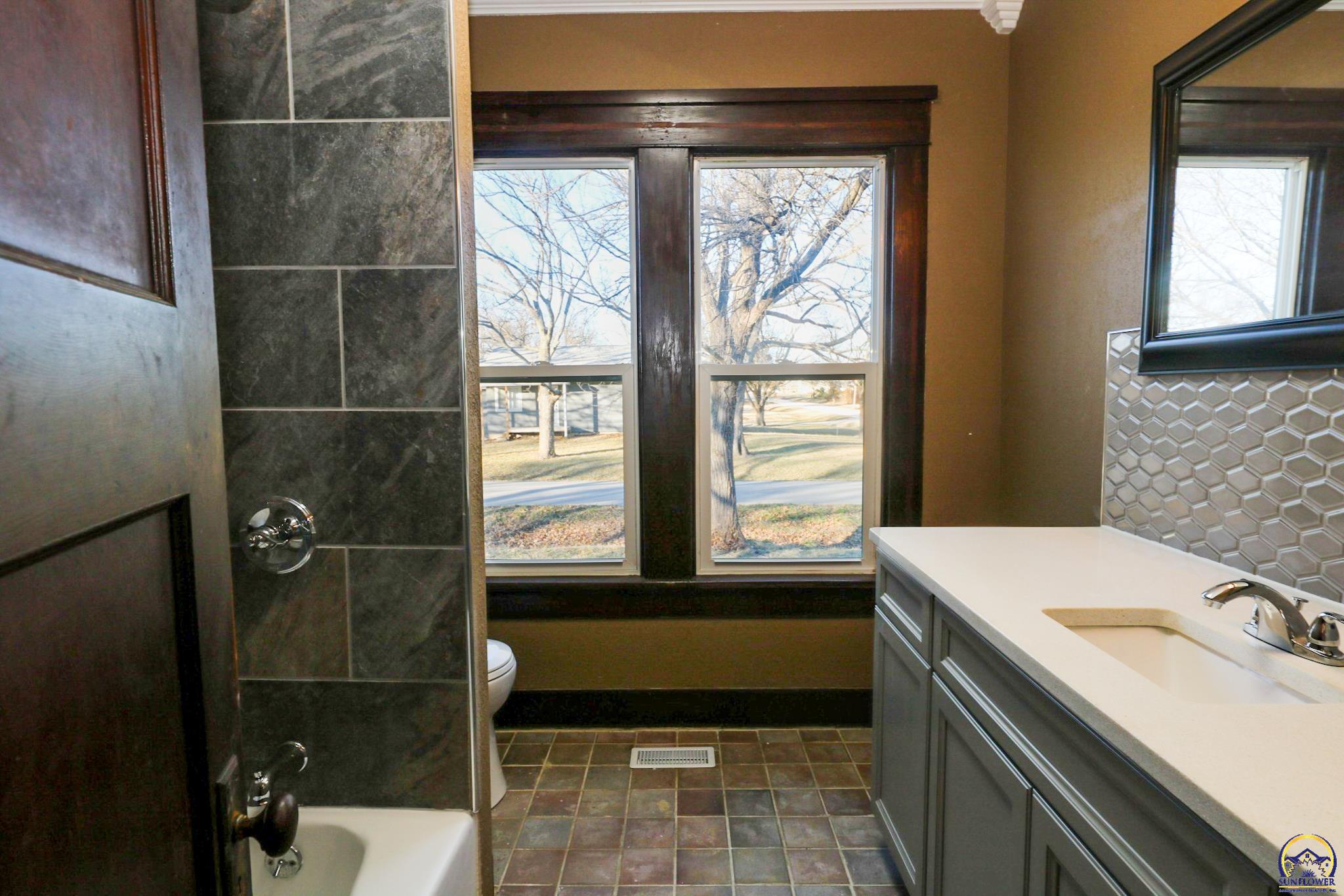 902 South 7th Street Burlington, KS 66839 - Photo 29 of 55