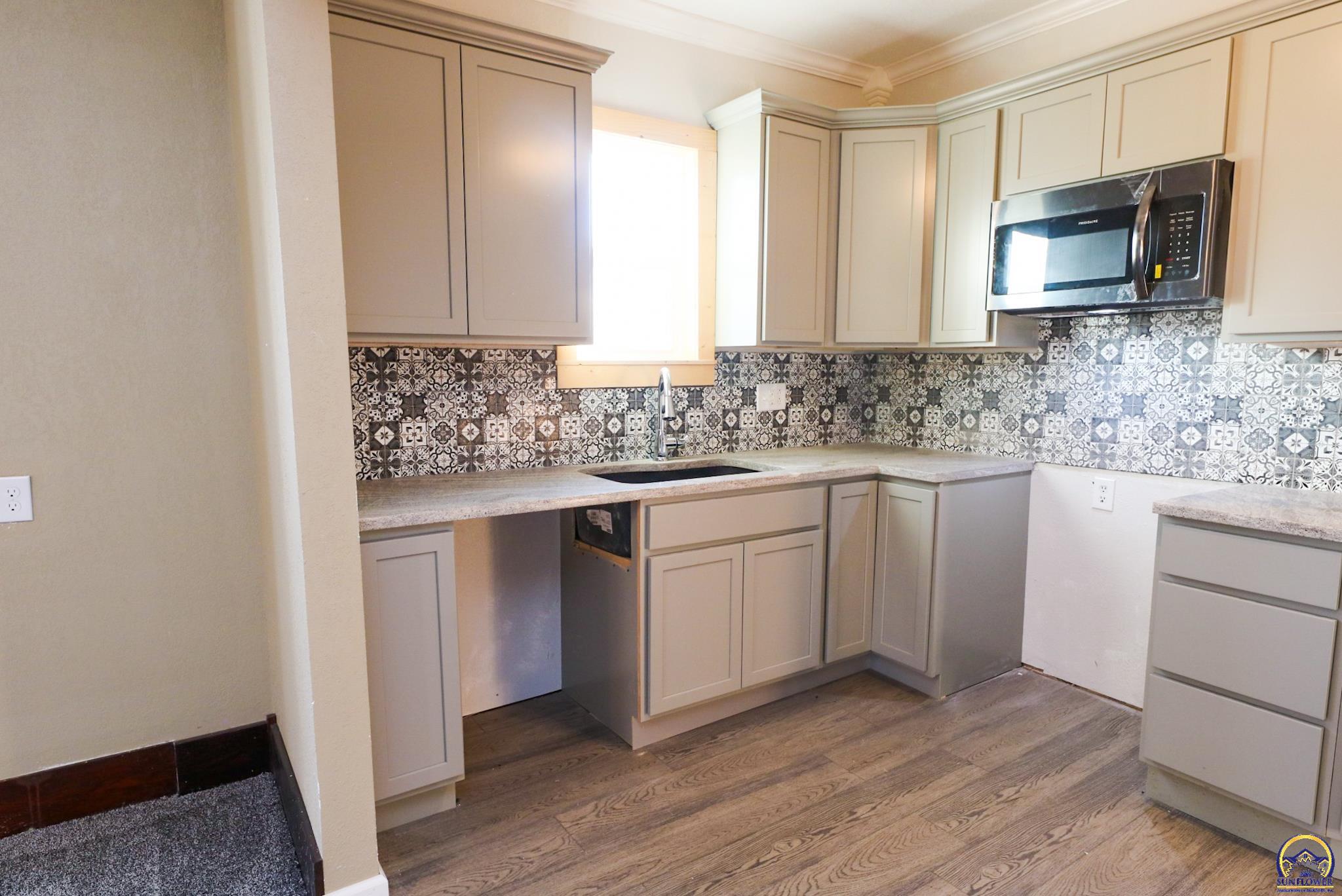 902 South 7th Street Burlington, KS 66839 - Photo 8 of 55